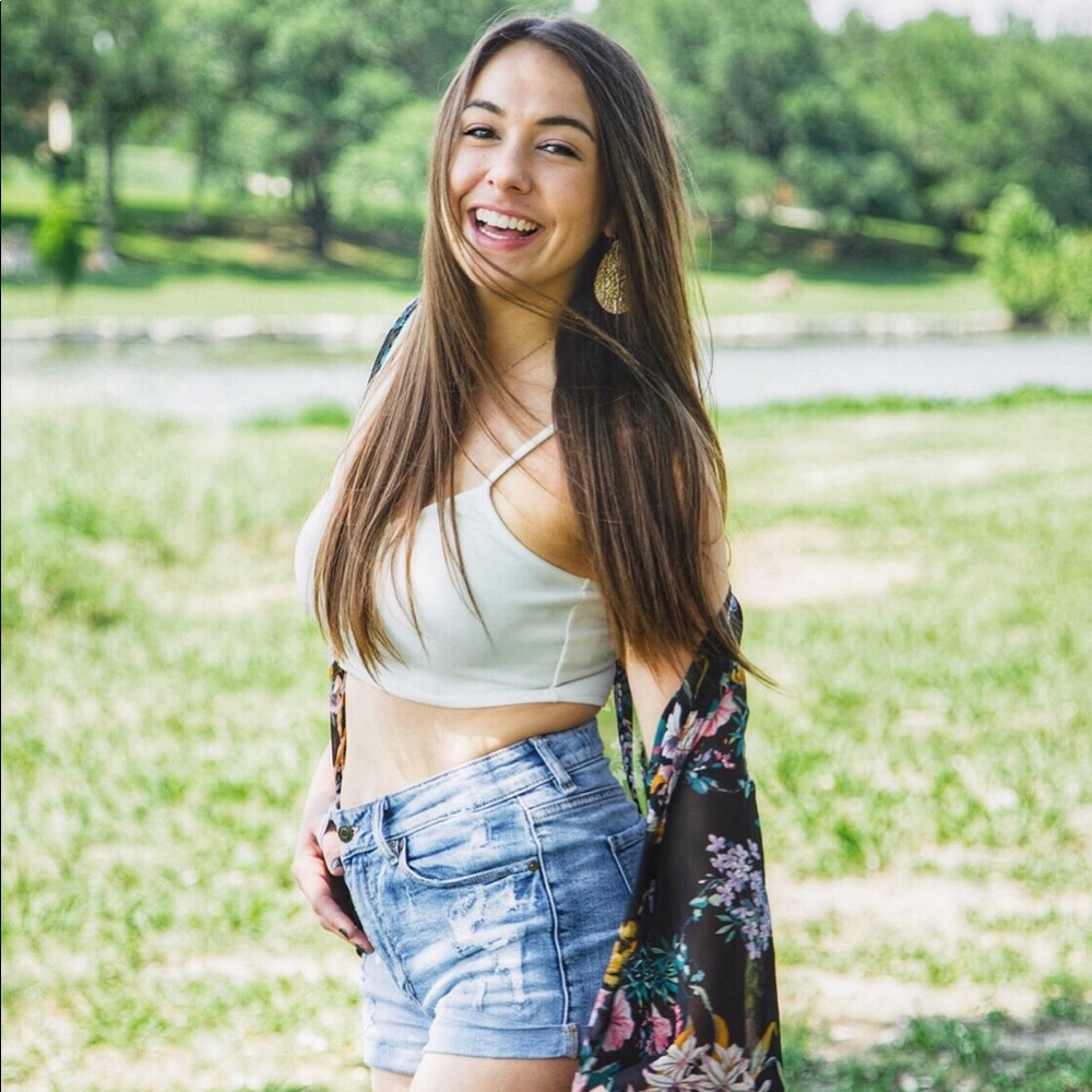 Meet your Posher, Andrea